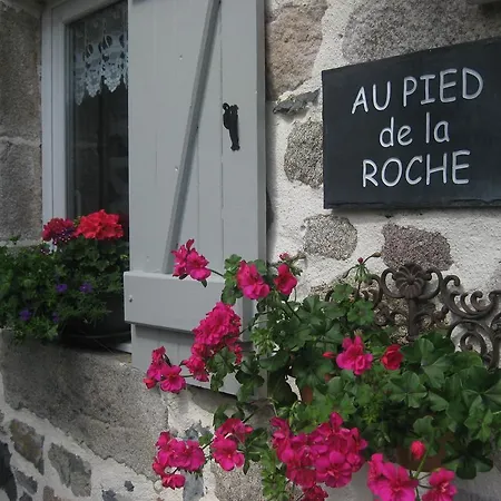 Au Pied De La
